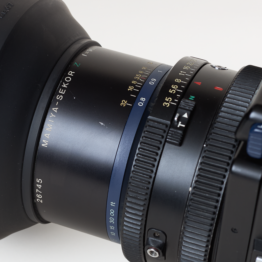 Mamiya-Sekor 90mm lens, close-up of focus and aperture rings