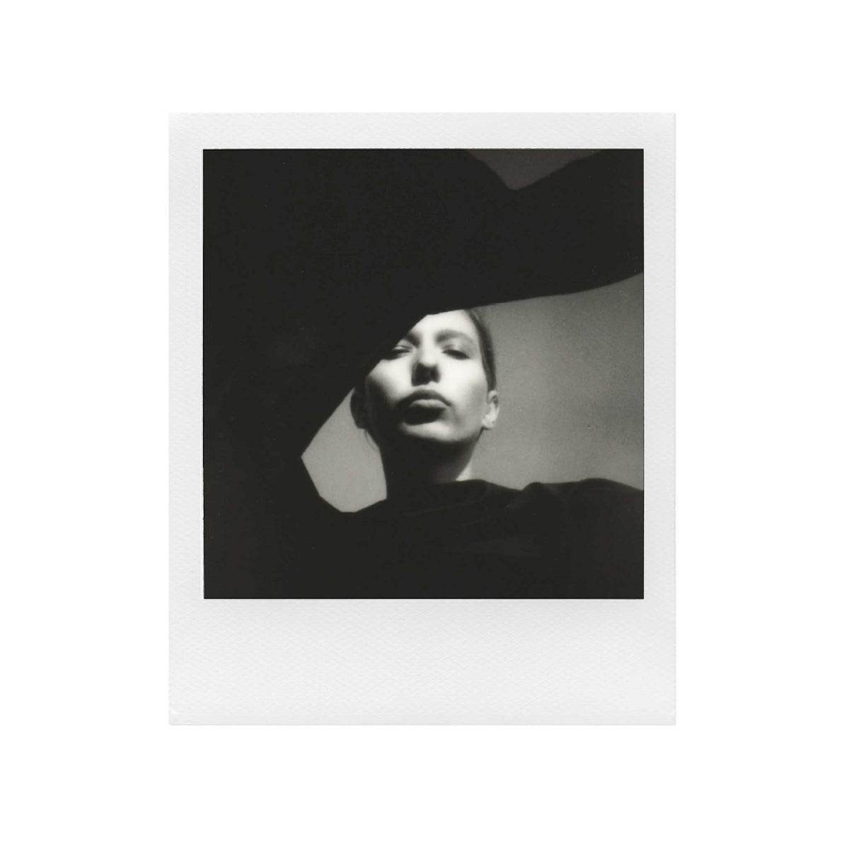 Polaroid i-Type :: B+W Film
